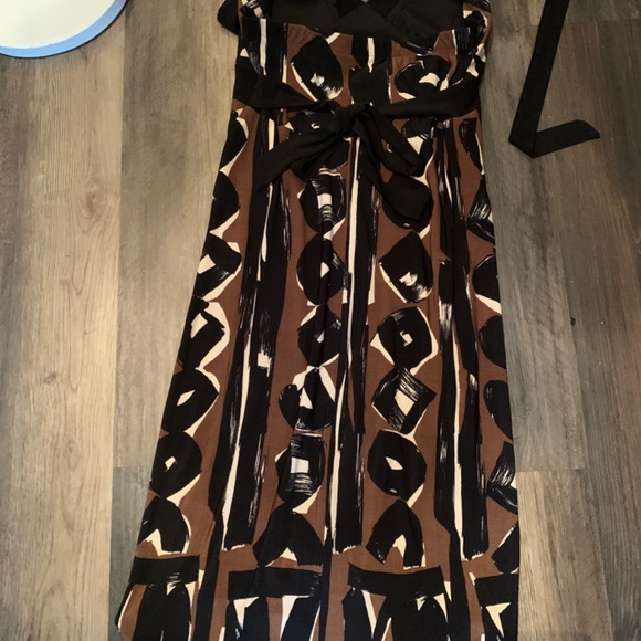 Madison Leigh back tie halter dress‎ . - Picture 4 of 4